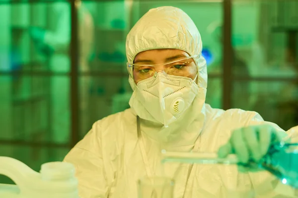 Young Contemporary Female Scientist Protective Coveralls Gloves Respirator Pouring Blue — Foto de Stock