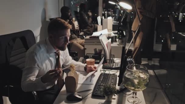 Medium Shot Male Corporate Employee Sitting Desk Reading Document Working — Vídeos de Stock
