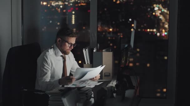 Medium Shot Stressed Caucasian Male Company Director Sitting Alone Desk — 비디오