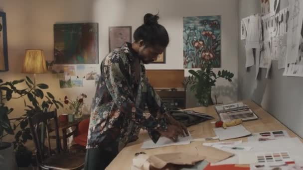 Eccentric Indian Fashion Designer Crumpling Pieces Paper While Making Sketching — Video Stock