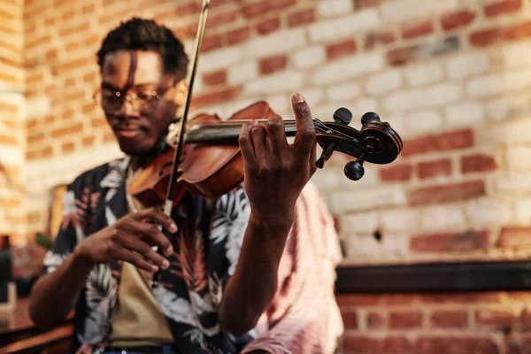 Hands Young Black Man Holding Fiddlestick Touching Strings Violin While — Stock Photo, Image