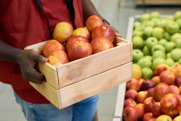 Hands Young Black Man Holding Wooden Box Fresh Ripe Red — Stock Photo, Image