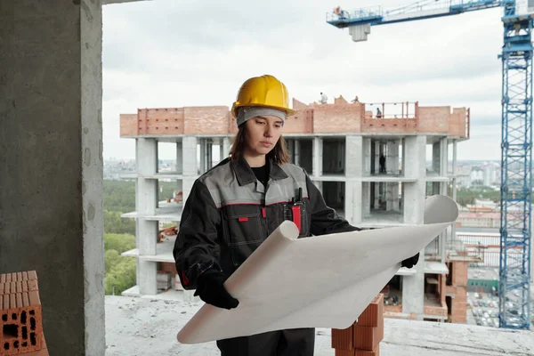 Young Female Worker Construction Site Blueprint Standing Unfinished Building Crane — Stock Photo, Image