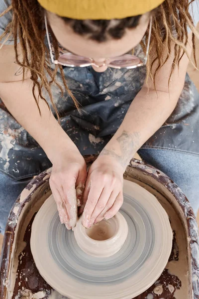 View Young Female Potter Dreadlocks Bending Rotating Pottery Wheel Creation — Stock Photo, Image