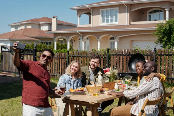 Young Cheerful Intercultural Friends Making Selfie Smartphone Outdoor Dinner Party — Stock Photo, Image