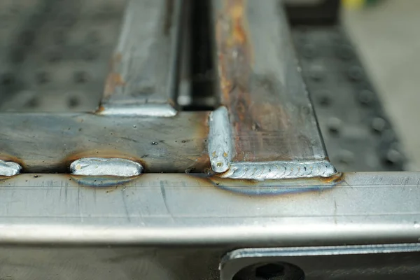 Części Spawanych Metalowych Desek Maszyn Przemysłowych Lub Innego Sprzętu Naprawionego — Zdjęcie stockowe