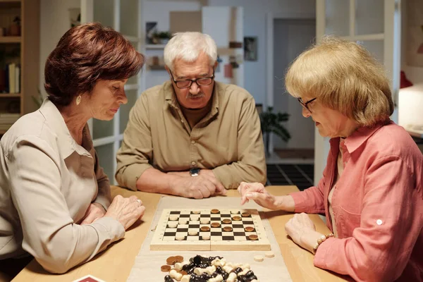 Serious Aged Woman Thinking Move Checker While Sitting Table Chessboard — Stock Photo, Image