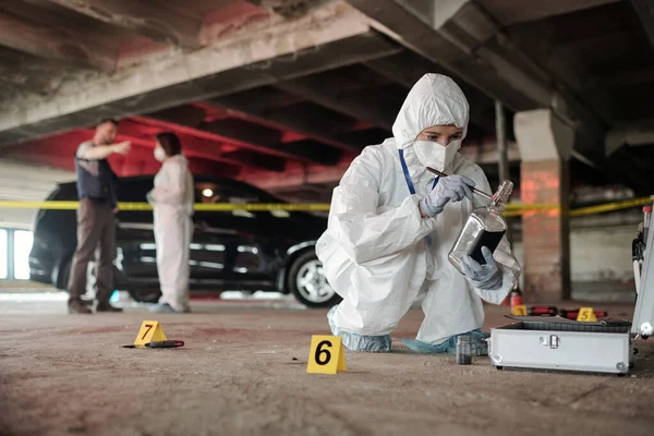 Young Criminological Expert Coveralls Inspecting Empty Bottle Crime Scene While — Stock Photo, Image