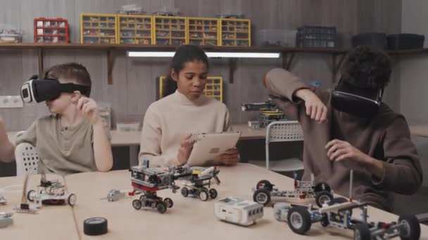 Group Teenagers Working Together Project Robotics School Club Using Digital — Stock Video