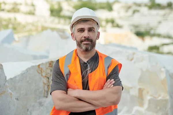 Confident Mature Foreman Hardhat Workwear Crossing Arms Chest While Standing — Stock Photo, Image