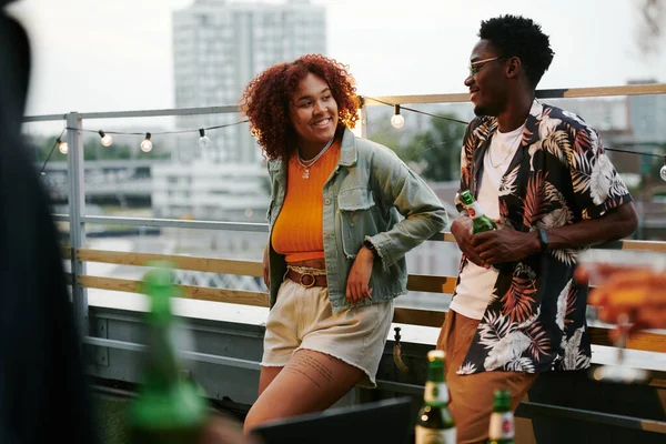 Young Cheerful Black Woman Casualwear Looking Her Boyfriend Discussion Curious — Stock Photo, Image