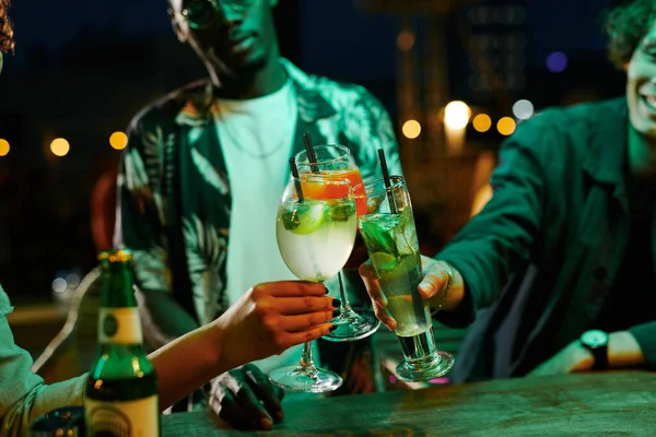 Group Youthful Intercultural People Casualwear Toasting Cocktails While Sitting Bar — Stock Photo, Image