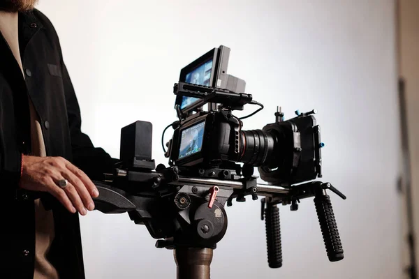 Close Cameraman Director Shooting Team Using Steadicam While Standing Studio — Stock Photo, Image