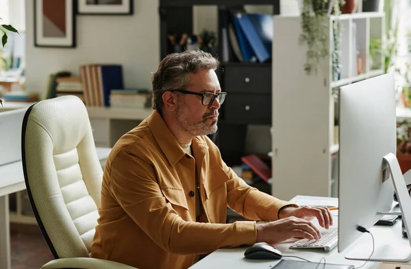 Serious Mature Businessman Chief Executive Officer Sitting Workplace Front Computer — Stock Photo, Image