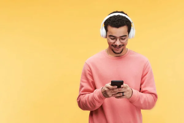 Happy Guy Headphones Eyeglasses Pink Sweatshirt Scrolling Playlist Online Audio — Stock Photo, Image