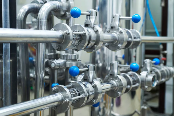 Stalen Pijpleidingsysteem Bij Brouwerij Concept Van Bierproductie — Stockfoto