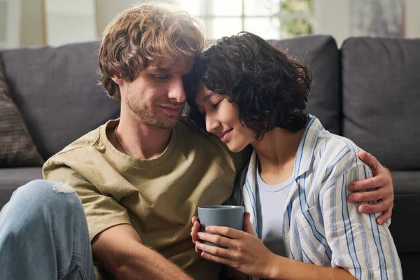 Young Relaxed Woman Cup Coffee Keeping Head Shoulder Her Husband — Stock Photo, Image
