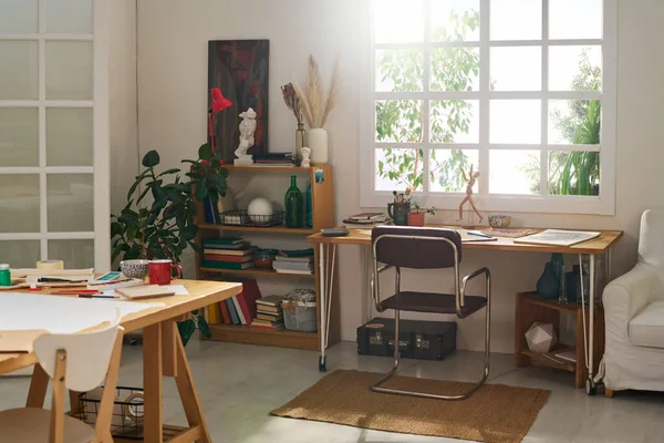 Ein Teil Des Wohnzimmers Einer Modernen Wohnung Dient Als Atelier — Stockfoto