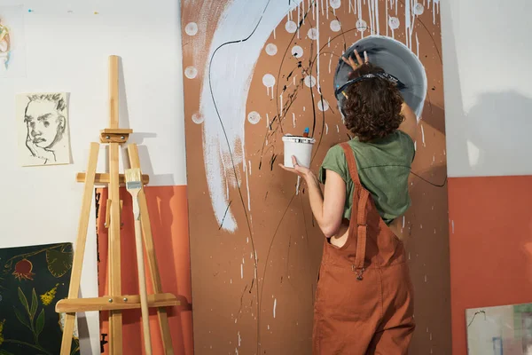 Rear View Young Creative Woman Paints Creating New Abstract Artwork — Stock Photo, Image