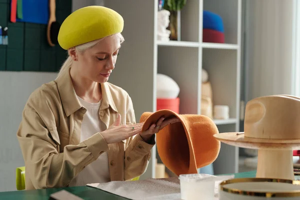 Young Creative Woman Forming Shape New Brown Felt Hat While — Stock Photo, Image