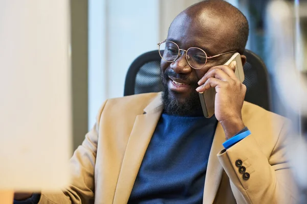 Jonge Afro Amerikaanse Manager Chief Executive Officer Formele Kleding Bril — Stockfoto