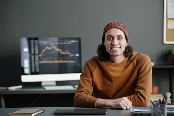 Young Smiling Male Broker Casualwear Looking Camera While Sitting Workplace — Stock Photo, Image