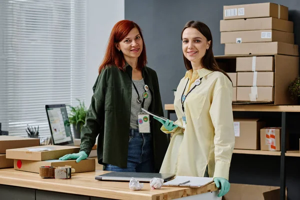 Two Young Successful Female Volunteers Casualwear Standing Workplace Stack Boxes — Stock Photo, Image