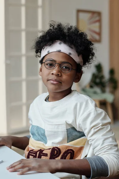 Schattig Afrikaans Amerikaans Schoolkind Hoofdband Casual Pullover Bril Met Rond — Stockfoto