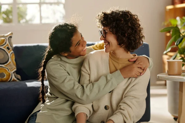 African American Happy Teenage Girl Embracing Her Foster Mom While — Stock Photo, Image