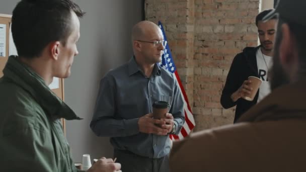 Grupo Diverso Militares Com Tept Psicólogo Falando Sobre Algo Durante — Vídeo de Stock