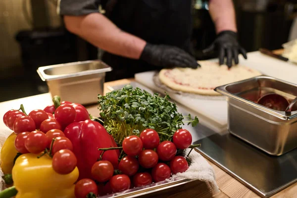 Stapel Verse Rijpe Groenten Bereid Voor Het Koken Pizza Metalen — Stockfoto