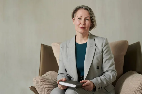 Successful Mature Psychologist Wearing Grey Elegant Suit Sitting Armchair Grey — Stock Photo, Image