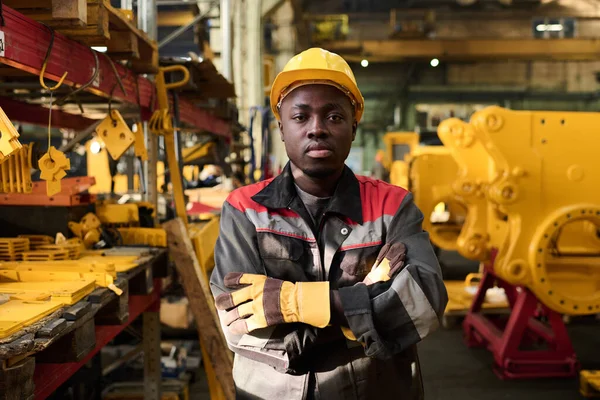 Young Serious African American Worker Protective Hardhat Workwear Looking Camera — Stock Photo, Image