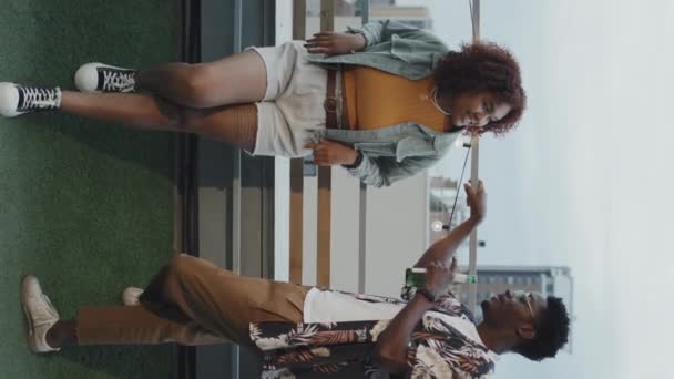 Vertical Slow Motion Shot Young Black Man Woman Wearing Stylish — Stock Video
