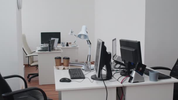 Ninguna Persona Disparó Interior Moderno Oficina Planta Abierta Con Escritorios — Vídeo de stock