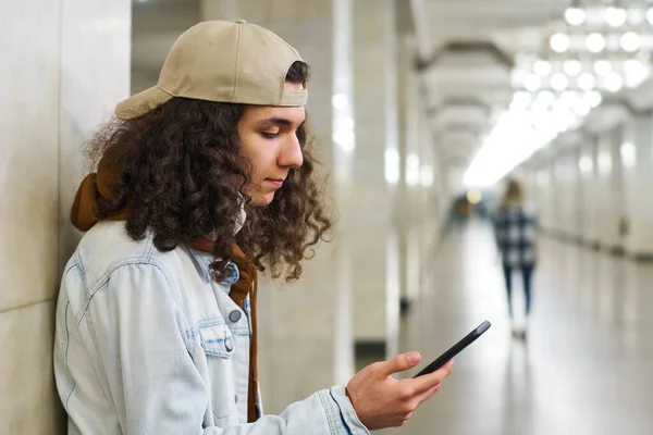 Teenage Guy Long Thick Curly Hair Texting Watching Video Smartphone — Stock Photo, Image
