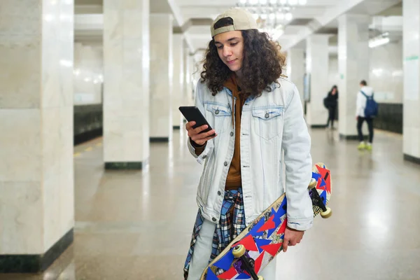 Adolescent Guy Skateboard Smartphone Hands Standing Front Camera Subway Tunnel — Stock Photo, Image