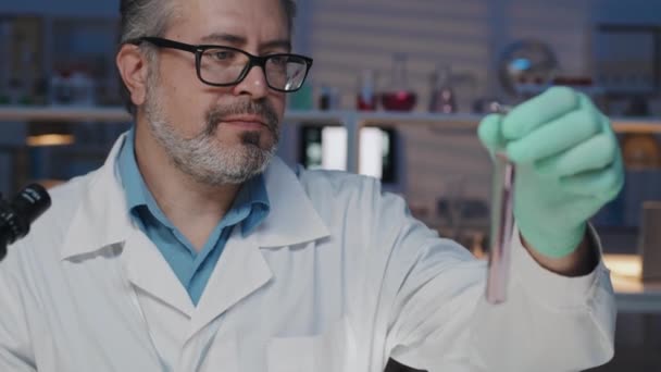 Professional Chemist Microbiologist Gloves Lab Coat Holding Flask Liquid Looking — Αρχείο Βίντεο