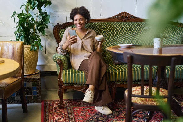 Happy Young Restful African American Woman Scrolling Smartphone Watching Online — Stock Photo, Image