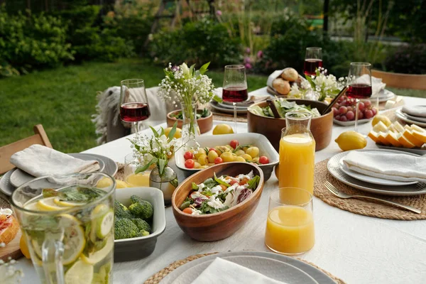 Part Served Table Homemamde Salad Steamed Vegetables Bowls Standing Fresh — Stock Photo, Image
