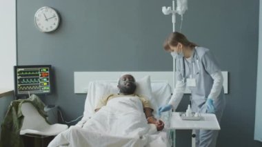 Askeri hastanedeki Afrikalı Amerikalı hastaların serumlarına ilaç ekleme ihtimali düşük.