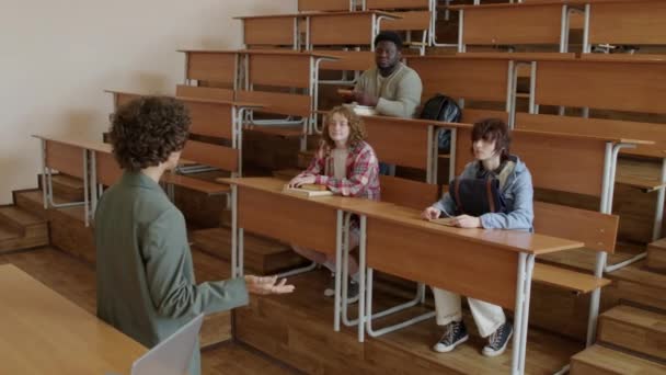 Modern College University Teacher Finishing Lesson Letting Her Students — Stock Video