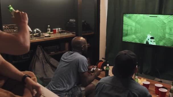 Back Shot Black Man Playing Game Shooter Sofa Pizza Beer — Stock Video