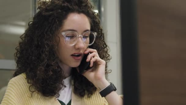 Close Selective Focus Shot Young Caucasian Female Employee Curly Hair — Stock Video