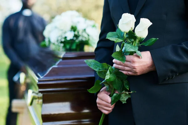 Close Matue Man Black Suit Holding Two Fresh White Roses — Stock Photo, Image