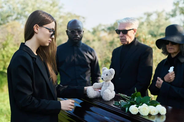 Young Grieving Woman Mourning Attire Sunglasses Putting Grey Teddybear Top — Stock Photo, Image