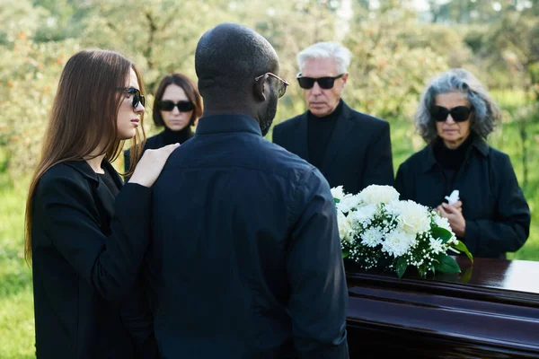 Back View Young Woman Mourning Attire Supporting Her Husband Funeral — Stock Photo, Image