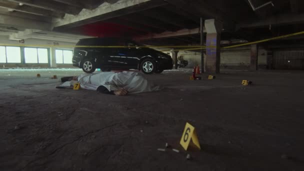 Tiro Cheio Dollying Cadáver Vítima Assassinato Deitado Chão Local Crime — Vídeo de Stock