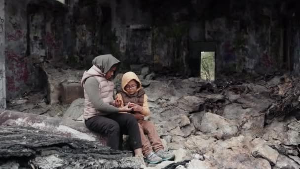 Neural Network Generated Shot Two Little Homeless Girls Sitting Ruins — Stock Video