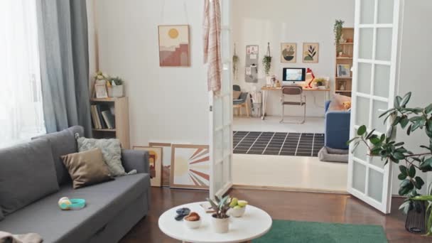 Hay Personas Panorámica Sala Estar Interior Oficina Apartamento Moderno Decorado — Vídeos de Stock